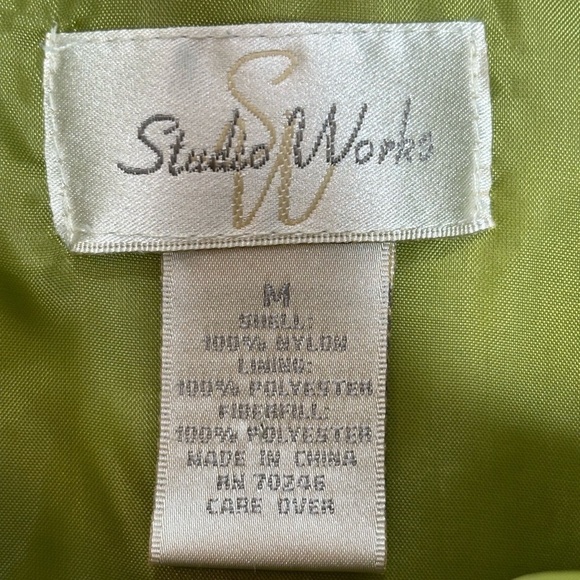 Studio Works Chartreuse Green Puffer Vest Medium Pockets Great laying Jacket EUC - Picture 8 of 11